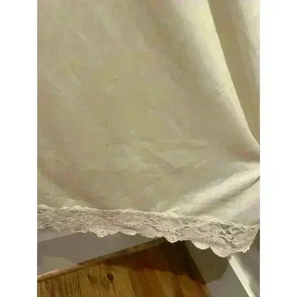 Vintage Deena Fine Lingerie Off White Lace and Eyelet Slip,  size 40 - Picture 4 of 9